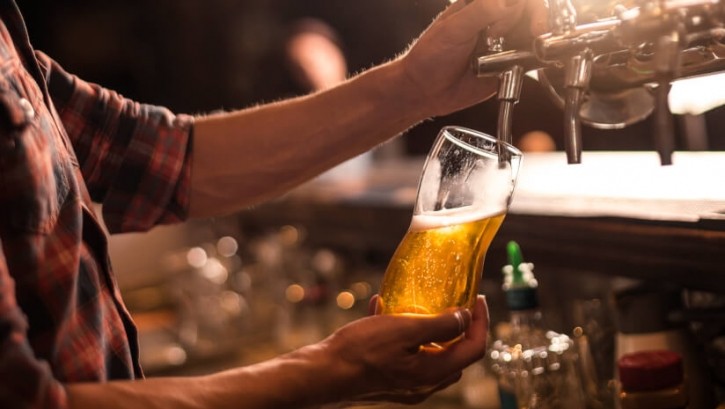 Rollercoaster summer: drinks sales in decline for second consecutive week (Credit:Getty/Nastasic)